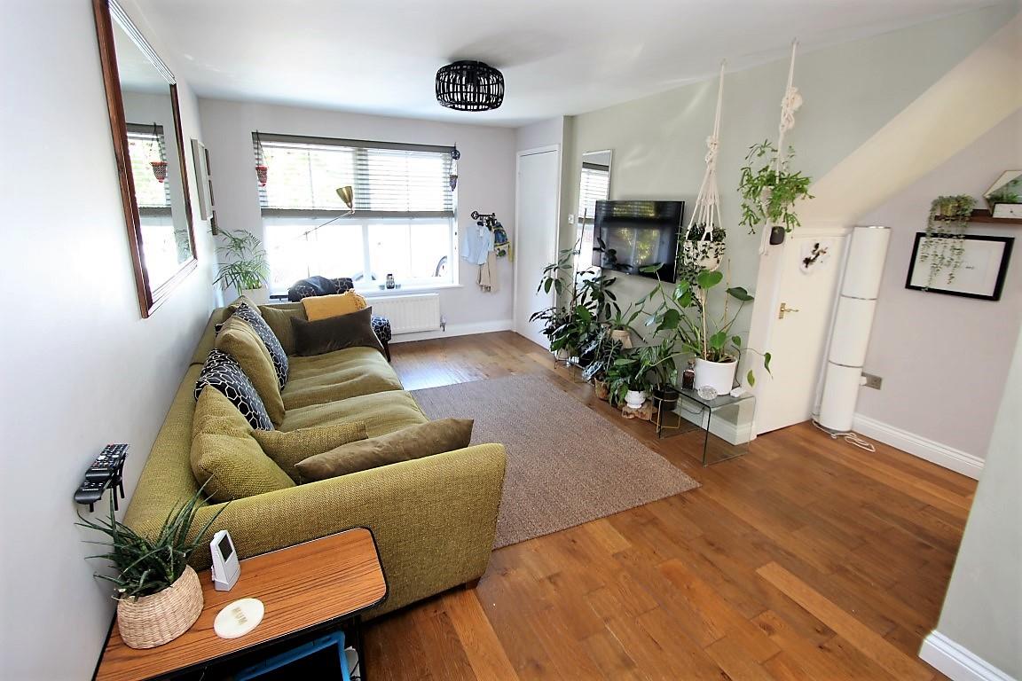 3 bed property in Trenthams Close, Reading